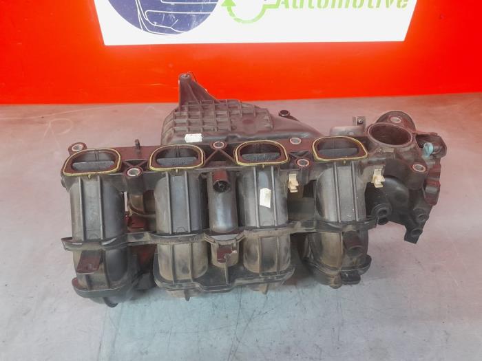 Insugsrör från en Ford Focus 2 Wagon 1.8 16V 2009