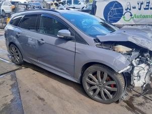 Używane Mechanizm szyby prawej przedniej wersja 4-drzwiowa Ford Focus 3 Wagon 2.0 ST EcoBoost 16V Cena € 24,99 Procedura marży oferowane przez A-Team Automotive