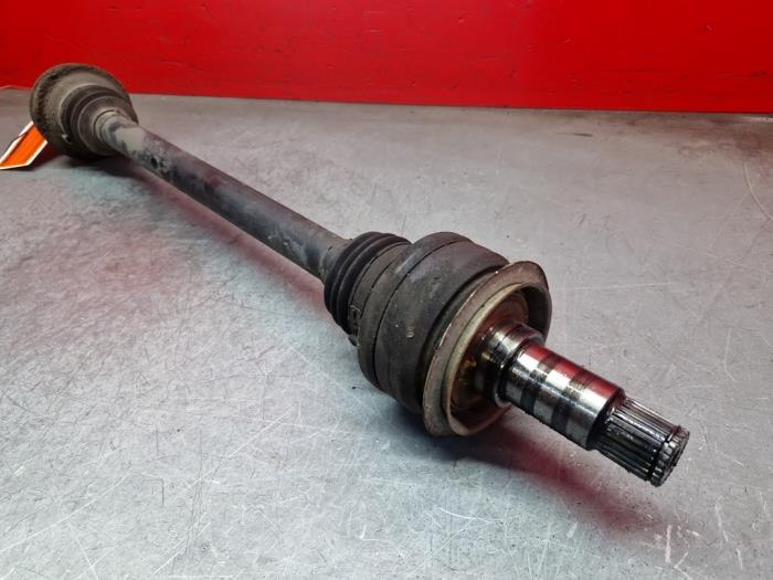 Drivaxel, höger bak från en Mercedes-Benz C Estate (S204) 2.2 C-220 CDI 16V BlueEfficiency 2011