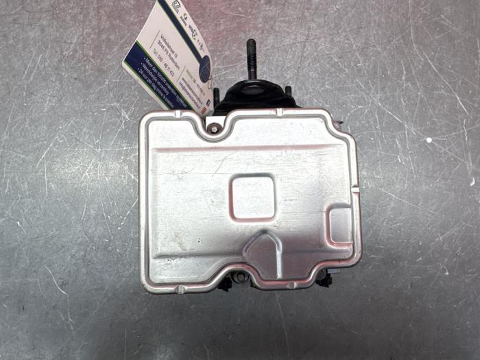 ABS Pomp van een Toyota Yaris Cross (PB1/PJ1) 1.5 12V Hybrid 115 2022