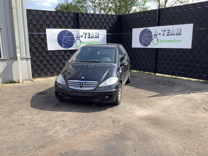 Motor van een Mercedes-Benz A (W169) 1.7 A-170 5-Drs. 2005