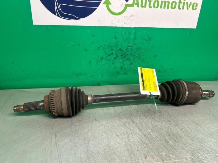 Drivaxel, vänster fram från en Opel Agila (A) 1.2 16V Twin Port 2005