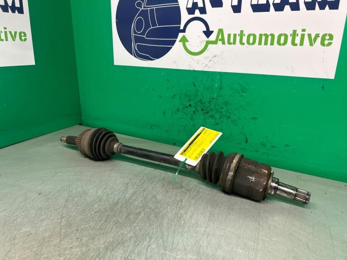 Drivaxel, vänster fram från en Opel Agila (A) 1.2 16V Twin Port 2005