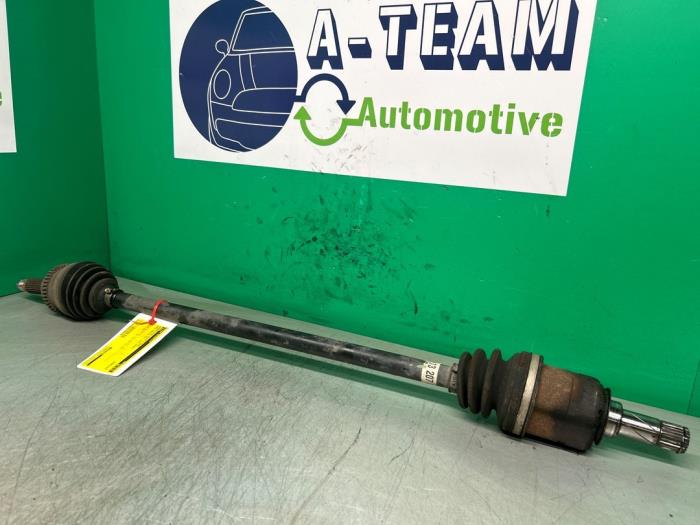 Drivaxel, höger fram från en Opel Agila (A) 1.2 16V Twin Port 2005