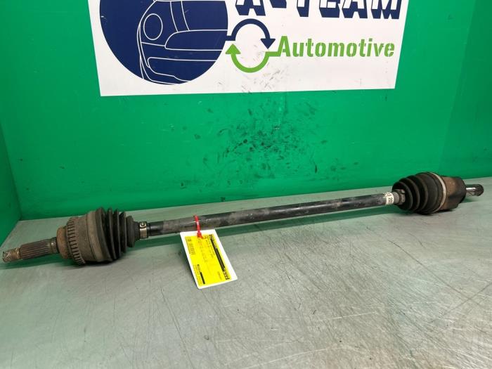 Drivaxel, höger fram från en Opel Agila (A) 1.2 16V Twin Port 2005