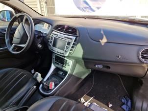 Gebruikte Dashboardkastje Lancia Delta (844) 1.4 T-Jet 16V 150 Prijs op aanvraag aangeboden door A-Team Automotive