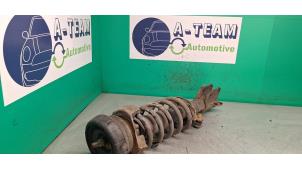 Begagnade Stötdämpare, höger fram Nissan Primastar 2.5 dCi 140 16V Pris € 49,99 Marginaltabell erbjuds av A-team Automotive