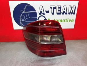 Begagnade Baklykta, vänster Mercedes ML II (164/4JG) 3.0 ML-320 CDI 4-Matic V6 24V Pris € 74,99 Marginaltabell erbjuds av A-Team Automotive