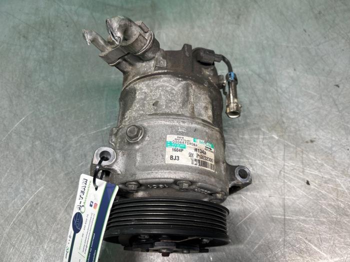 Pomp Airco van een Opel Insignia 2.8 V6 Turbo 24V 4x4 Ecotec 2010