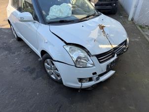 Gebruikte Scherm rechts-voor Suzuki Swift (ZA/ZC/ZD1/2/3/9) 1.3 VVT 16V Prijs € 99,99 Margeregeling aangeboden door A-team Automotive