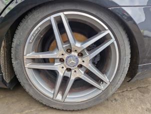 Używane Obrecz + Opona Mercedes E (W212) E-350 CDI V6 24V BlueEfficiency Cena € 199,99 Procedura marży oferowane przez A-Team Automotive