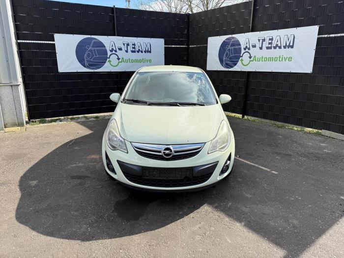 Motorhuv från en Opel Corsa D 1.3 CDTi 16V ecoFLEX 2011