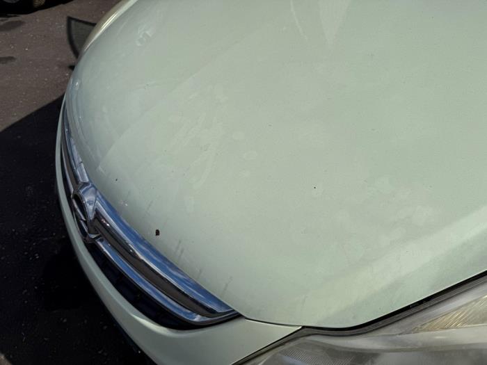 Motorhuv från en Opel Corsa D 1.3 CDTi 16V ecoFLEX 2011