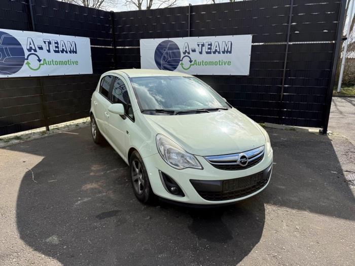 Motorhuv från en Opel Corsa D 1.3 CDTi 16V ecoFLEX 2011