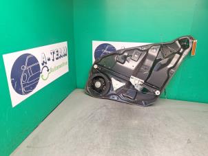 Begagnade Fönstermekanism för bakre dörr, 4-dörrars, höger Mercedes ML II (164/4JG) 3.0 ML-320 CDI 4-Matic V6 24V Pris € 39,99 Marginaltabell erbjuds av A-team Automotive