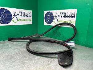 Begagnade Främre dörrtätning, 4-dörrars, höger Lamborghini Urus 4.0 V8 Pris € 124,99 Marginaltabell erbjuds av A-team Automotive