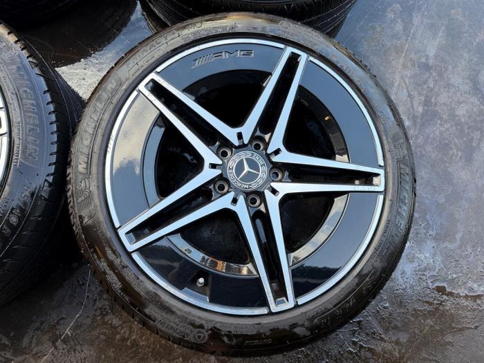 Hjuluppsättning + däck från en Mercedes-Benz C (W204) 2.5 C-230, C-250 V6 24V 2007