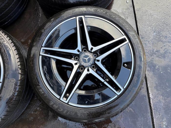 Hjuluppsättning + däck från en Mercedes-Benz C (W204) 2.5 C-230, C-250 V6 24V 2007