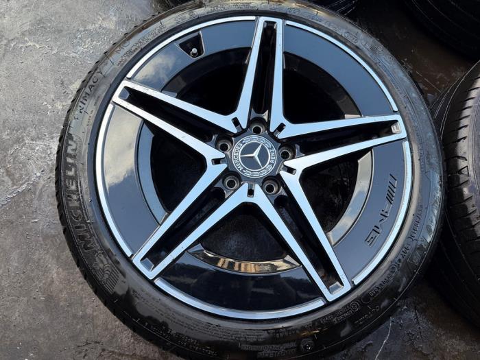 Hjuluppsättning + däck från en Mercedes-Benz C (W204) 2.5 C-230, C-250 V6 24V 2007