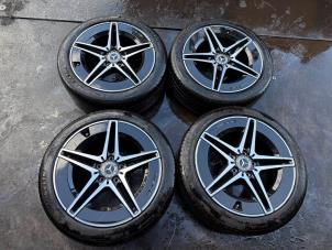 Begagnade Hjuluppsättning + däck Mercedes C (W204) 2.5 C-230, C-250 V6 24V Pris € 1.199,99 Marginaltabell erbjuds av A-Team Automotive