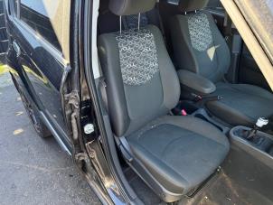 Gebruikte Stoel rechts Kia Soul I (AM) 1.6 CRDi 16V Prijs € 149,99 Margeregeling aangeboden door A-team Automotive