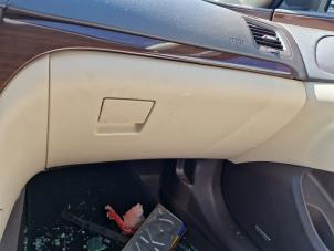 Gebruikte Handschoenenkastje Opel Insignia 2.0 Turbo 16V Ecotec Prijs € 39,99 Margeregeling aangeboden door A-Team Automotive