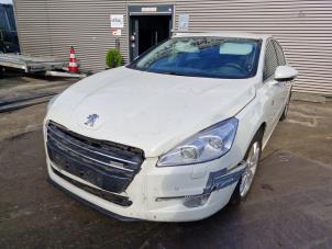 Gebruikte Fusee links-voor Peugeot 508 (8D) 2.0 Hybrid4 16V Prijs € 39,99 Margeregeling aangeboden door A-Team Automotive
