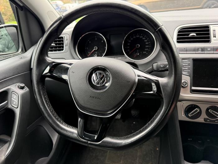 Vänster airbag (ratt) från en Volkswagen Polo V (6R) 1.4 TDI DPF BlueMotion technology 2014