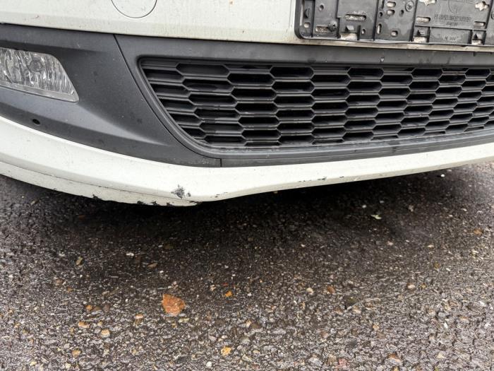 Främre stötfångare från en Volkswagen Polo V (6R) 1.4 TDI DPF BlueMotion technology 2014