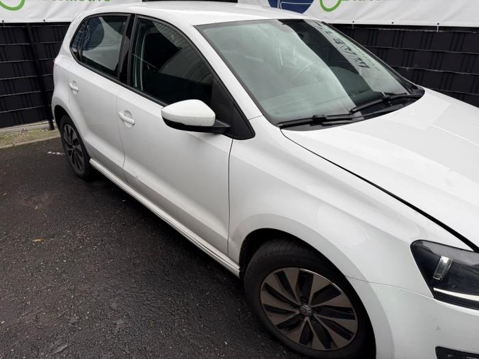 Framskärm, höger från en Volkswagen Polo V (6R) 1.4 TDI DPF BlueMotion technology 2014