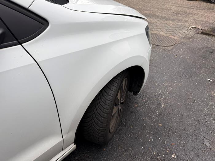 Framskärm, höger från en Volkswagen Polo V (6R) 1.4 TDI DPF BlueMotion technology 2014