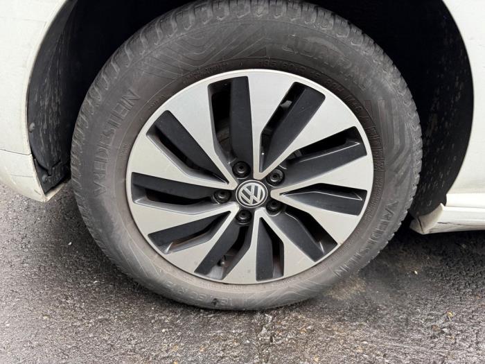 Hjuluppsättning + däck från en Volkswagen Polo V (6R) 1.4 TDI DPF BlueMotion technology 2014