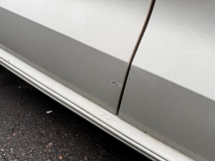 Bakdörr, 4-dörrars, höger från en Volkswagen Polo V (6R) 1.4 TDI DPF BlueMotion technology 2014