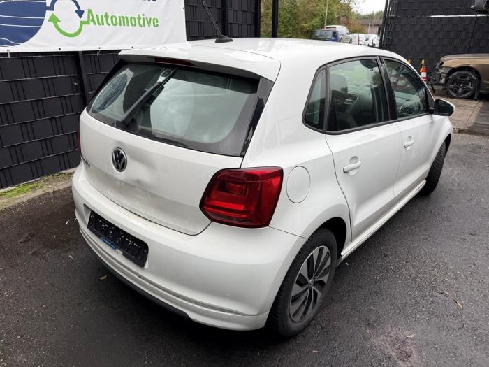 Tanklucka från en Volkswagen Polo V (6R) 1.4 TDI DPF BlueMotion technology 2014