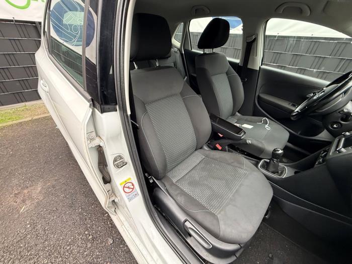 Säte, höger från en Volkswagen Polo V (6R) 1.4 TDI DPF BlueMotion technology 2014