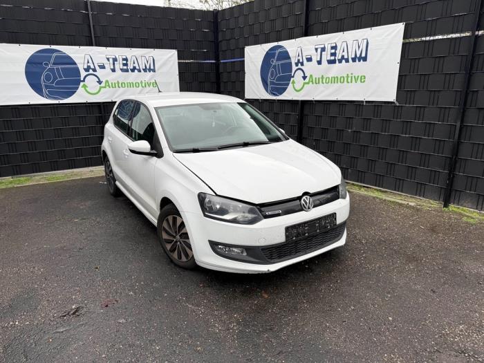 Främre säkerhetsbälte, vänster från en Volkswagen Polo V (6R) 1.4 TDI DPF BlueMotion technology 2014