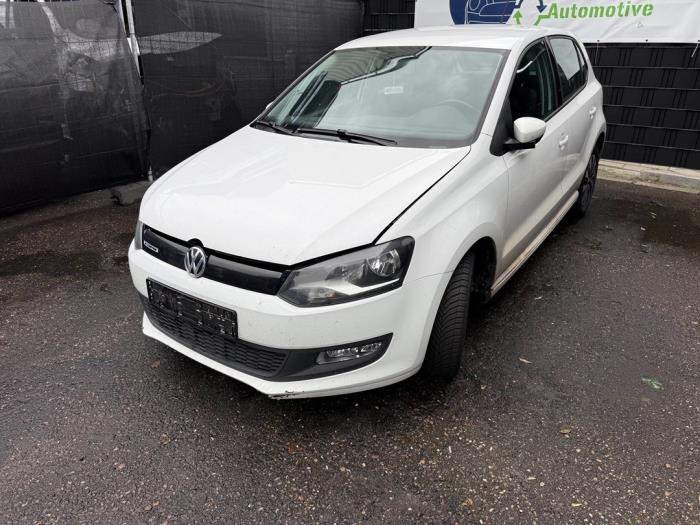 Främre säkerhetsbälte, vänster från en Volkswagen Polo V (6R) 1.4 TDI DPF BlueMotion technology 2014