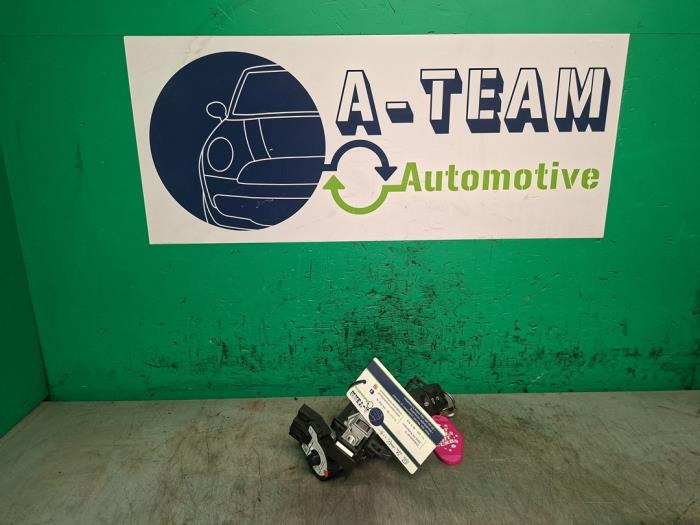 Tändningslås + nyckel från en Volkswagen Polo V (6R) 1.4 TDI DPF BlueMotion technology 2014