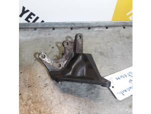 Gebruikte Steun stuurbekrachtigingspomp Suzuki Grand Vitara II (JT) 2.0 16V Prijs € 25,00 Margeregeling aangeboden door Yellow Parts