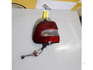 Gebruikte Achterlicht links Suzuki Baleno (GC/GD) 1.6 16V Prijs € 24,95 Margeregeling aangeboden door Yellow Parts