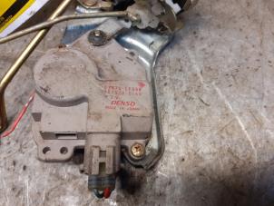 Begagnade Dörrlåsmekanism, 2-dörrars, vänster Suzuki Jimny Softtop 1.3i 16V 4x4 Pris € 35,00 Marginaltabell erbjuds av Yellow Parts