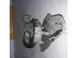 Begagnade Främre torkarmotor Suzuki Swift (SF310/413) 1.3 Pris € 24,99 Marginaltabell erbjuds av Yellow Parts