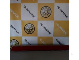 Gebruikte Zijskirt rechts Suzuki Jimny Hardtop 1.3i 16V 4x4 Cabrio Prijs € 30,00 Margeregeling aangeboden door Yellow Parts