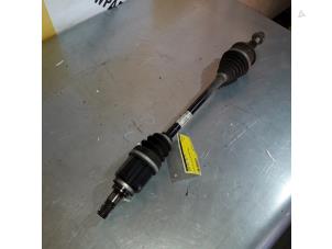 Gebruikte Aandrijfas links-voor Suzuki Swift (ZA/ZC/ZD) 1.2 16V Prijs € 49,99 Margeregeling aangeboden door Yellow Parts