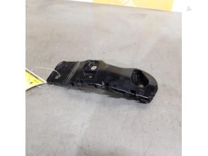 Gebruikte Bumpersteun links-voor Mazda CX-5 II (KF) 2.0 SkyActiv-G 155 16V 4WD Prijs € 15,00 Margeregeling aangeboden door Yellow Parts