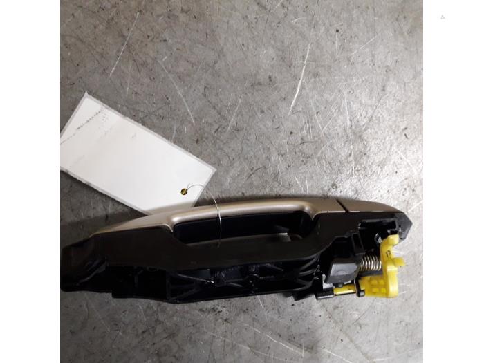 Portiergreep 4Deurs links-achter van een Suzuki Grand Vitara II (JT) 2.0 16V 2006