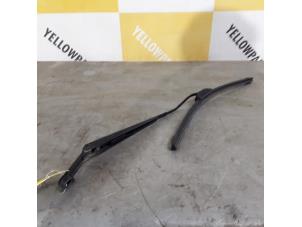 Gebruikte Ruitenwisserarm voor Suzuki Wagon-R+ (RB) 1.3 DDiS 16V Prijs € 15,00 Margeregeling aangeboden door Yellow Parts