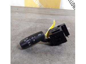 Gebruikte Stuurkolomschakelaar Mazda CX-5 II (KF) 2.0 SkyActiv-G 155 16V 4WD Prijs € 30,00 Margeregeling aangeboden door Yellow Parts