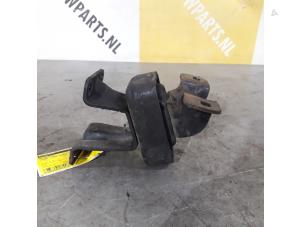 Begagnade Motorfäste Suzuki Jimny Hardtop 1.3i 16V 4x4 Cabrio Pris € 30,00 Marginaltabell erbjuds av Yellow Parts