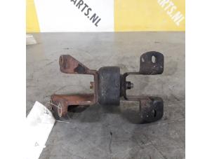 Begagnade Motorfäste Suzuki Jimny Hardtop 1.3i 16V 4x4 Cabrio Pris € 30,00 Marginaltabell erbjuds av Yellow Parts